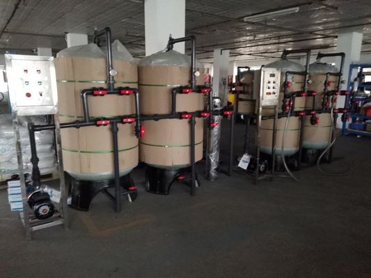مصنع مياه منزوع المعادن من مادة uPVC ، نظام مياه منزوعة المعادن بمياه الصنبور