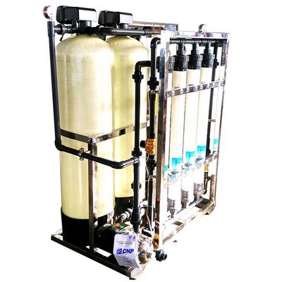 99.99٪ أنظمة الترشيح الفائق لمعالجة المياه ، فلتر FRP 2000 lph rO plant