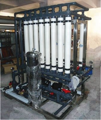 99.99٪ أنظمة الترشيح الفائق لمعالجة المياه ، فلتر FRP 2000 lph rO plant