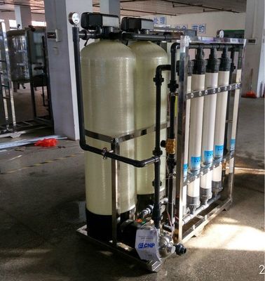 99.99٪ أنظمة الترشيح الفائق لمعالجة المياه ، فلتر FRP 2000 lph rO plant