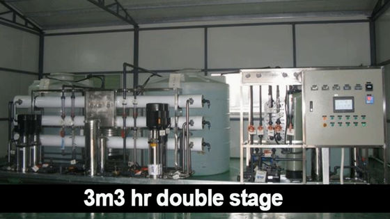 مصنع RO للتناضح العكسي الصناعي 2500LPH مادة الفولاذ المقاوم للصدأ 380V