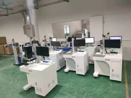 30W RAYCUS IPG MOPA آلة النقش بالليزر الملونة للمعادن
