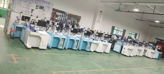30W RAYCUS IPG MOPA آلة النقش بالليزر الملونة للمعادن