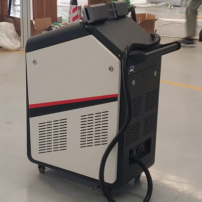 آلة التنظيف بالليزر المحمولة 500W 1000W 2000W لإزالة الصدأ